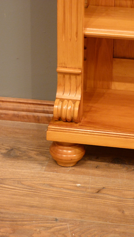 Massivholz Bücherregal im Gründerzeitstil