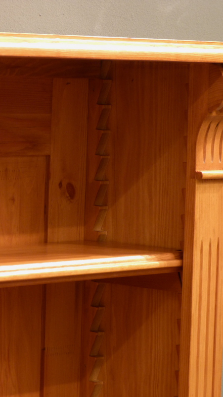 Massivholz Bücherregal im Gründerzeitstil