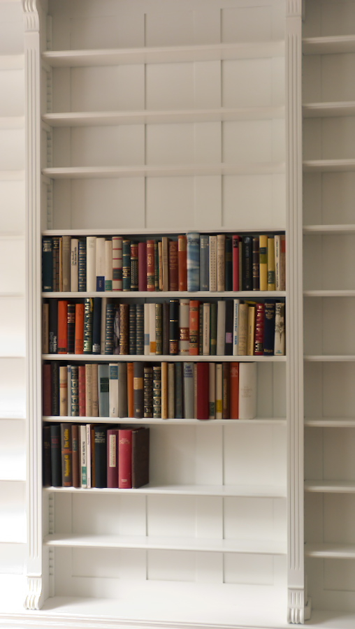 Bücherwand im Gründerzeitstil, massiv Erle