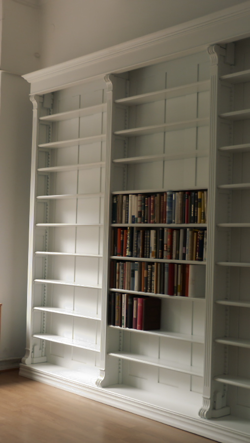 Bücherwand im Gründerzeitstil, massiv Erle