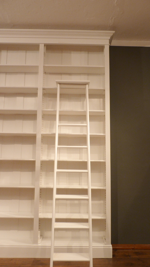 Massivholz Bücherregal mit Leiter