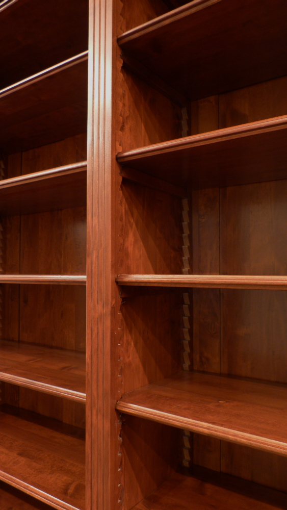 Massivholz Bücherregal im Gründerzeit Stil