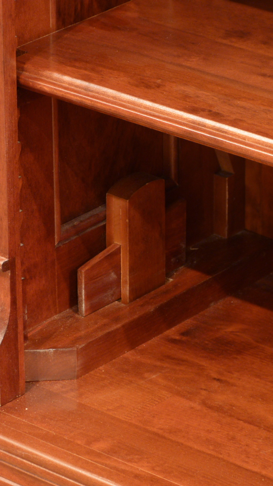 Massivholz Bücherregal im Gründerzeit Stil