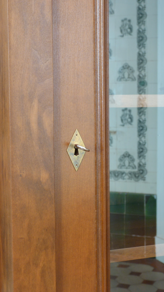 Massivholz Bücherschrank, komplett zerlegbar und alle Böden verstellbar