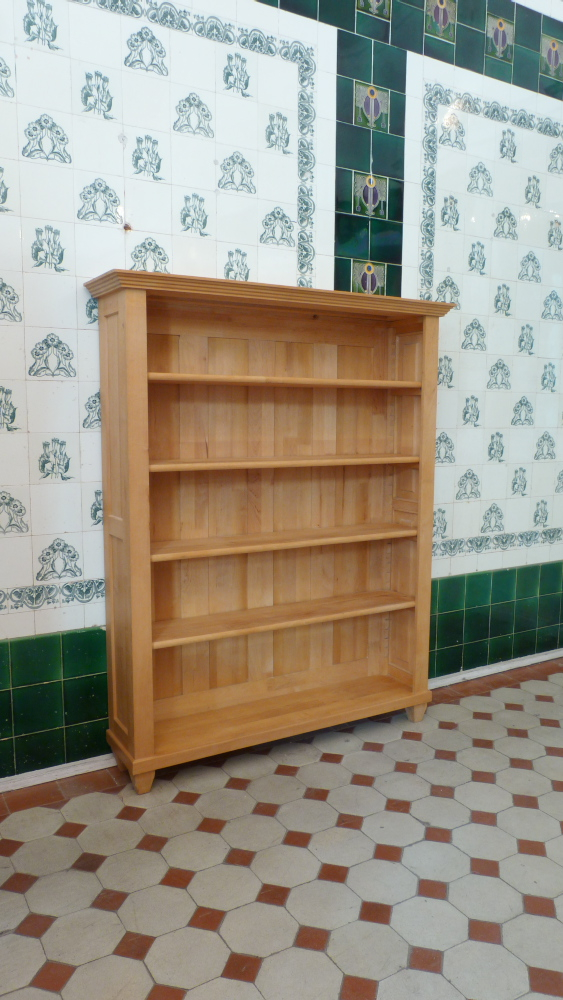 Massivholz Bücherregal im klassischen Stil