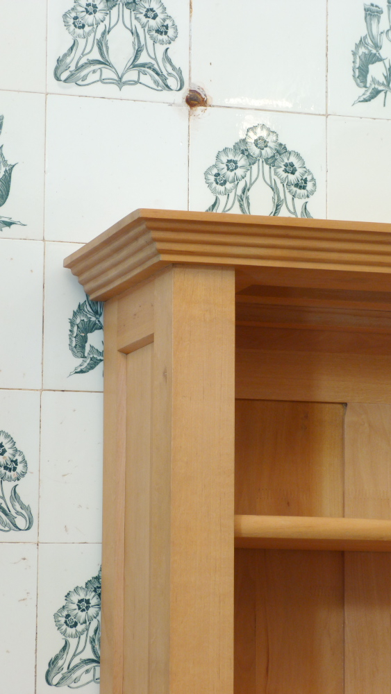 Massivholz Bücherregal im klassischen Stil