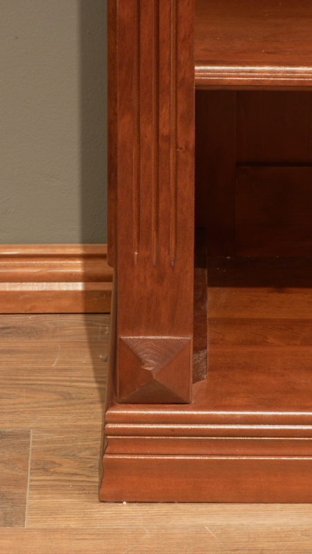 Massivholz Bücherregal im klassischen Stil