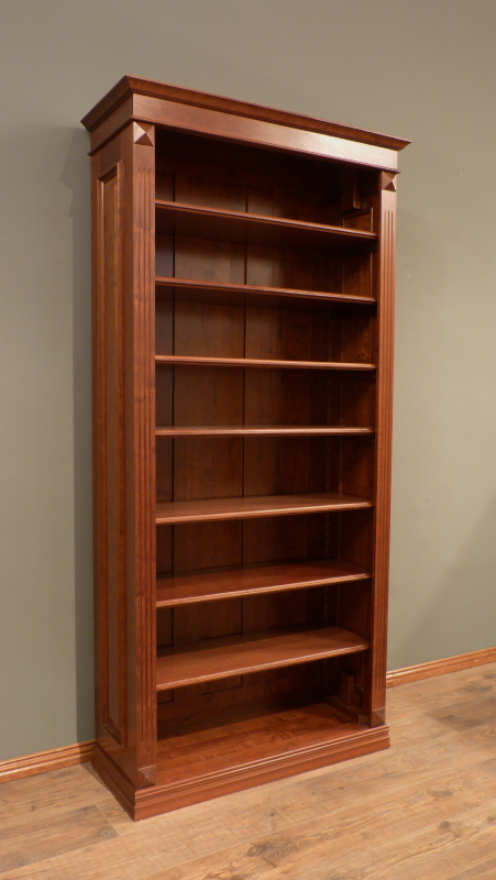 Massivholz Bücherregal im klassischen Stil