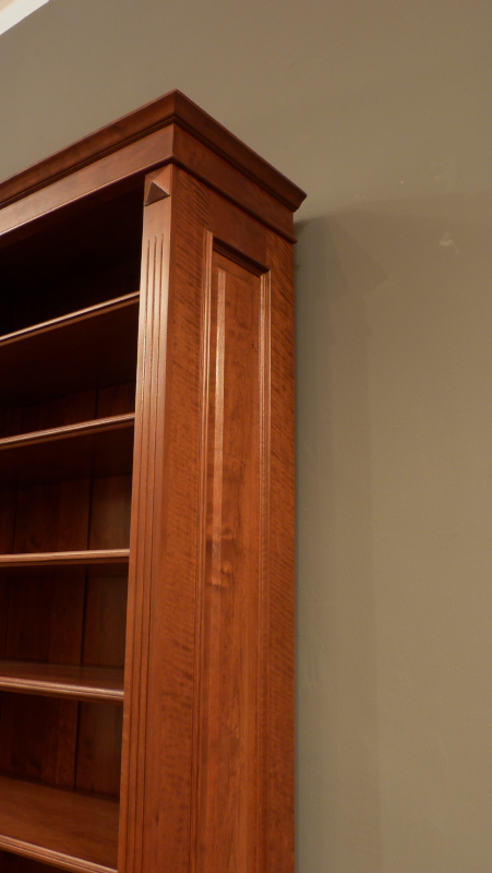 Massivholz Bücherregal im klassischen Stil