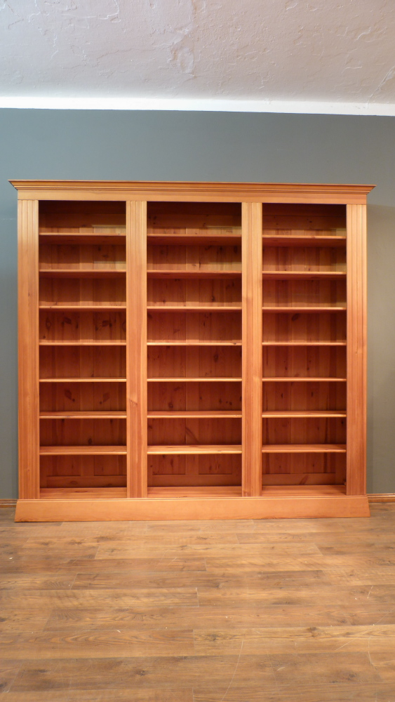 Klassisches Bücherregal, massiv Kiefer, komplett zerlegbar