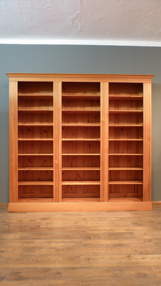 Klassisches Bücherregal, massiv Kiefer, komplett zerlegbar