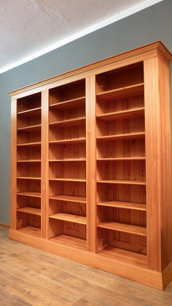 Klassisches Bücherregal, massiv Kiefer, komplett zerlegbar