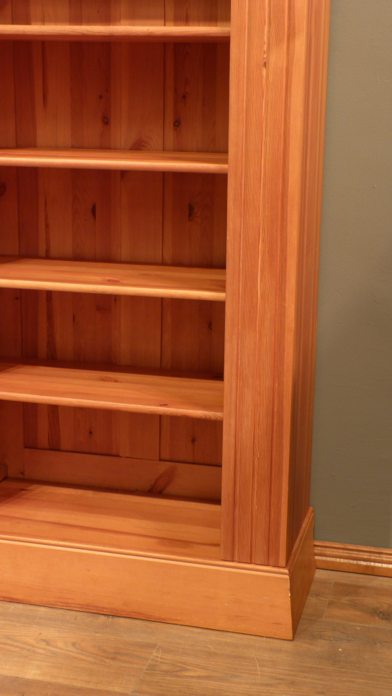 Klassisches Bücherregal, massiv Kiefer, komplett zerlegbar