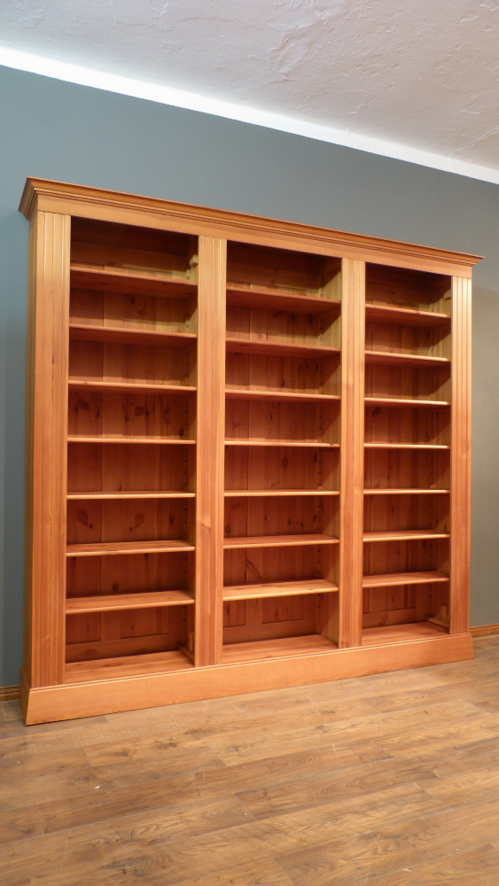 Klassisches Bücherregal, massiv Kiefer, komplett zerlegbar