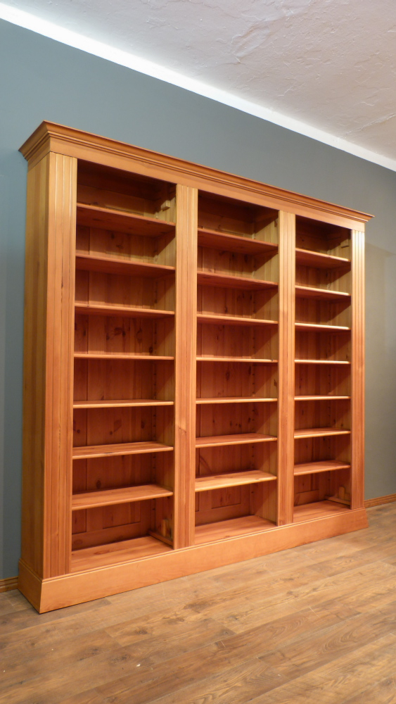 Klassisches Bücherregal, massiv Kiefer, komplett zerlegbar