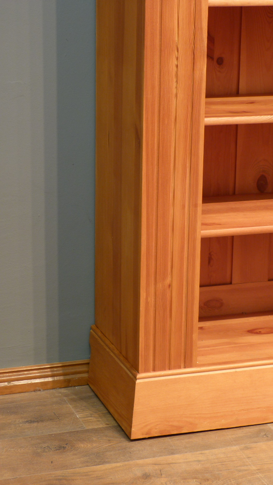 Klassisches Bücherregal, massiv Kiefer, komplett zerlegbar