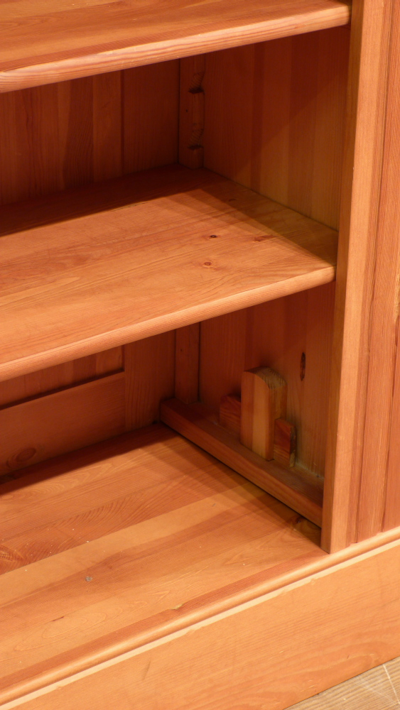 Klassisches Bücherregal, massiv Kiefer, komplett zerlegbar