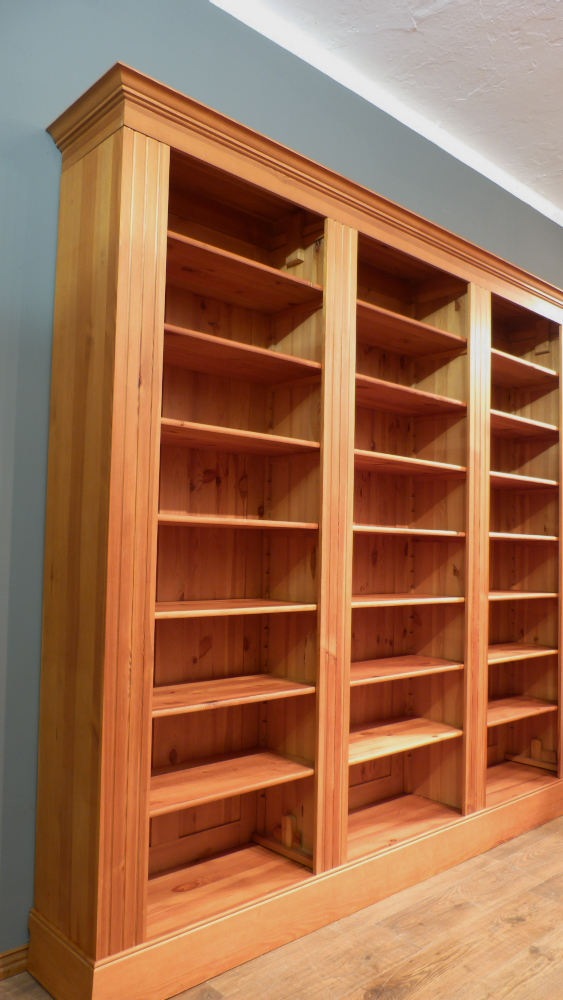 Klassisches Bücherregal, massiv Kiefer, komplett zerlegbar