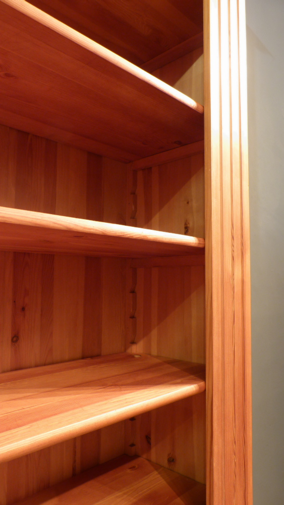 Klassisches Bücherregal, massiv Kiefer, komplett zerlegbar