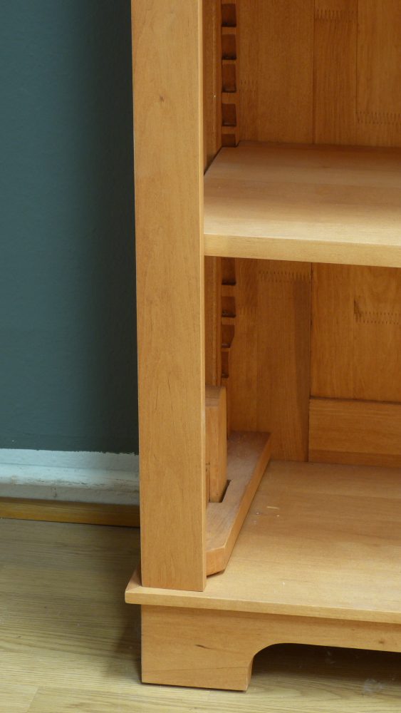 Massivholz Bücherwand mit Glastüren