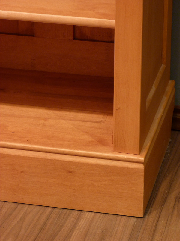 Gebrauchtes Massivholz Bücherregal mit verstellbaren Einlegeböden