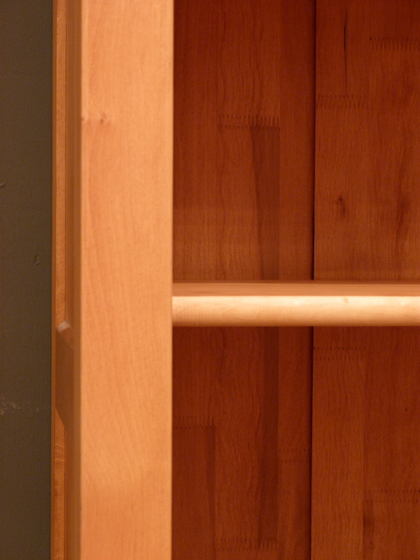 Gebrauchtes Massivholz Bücherregal mit verstellbaren Einlegeböden