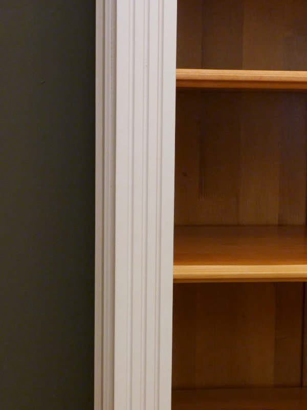 Massivholz Bücherregale nach Maß, Gründerzeitstil weiss lasiert