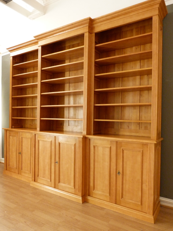 Massivholz Bücherregale nach Maß, Dreier mit mit geschlossenem Unterbau