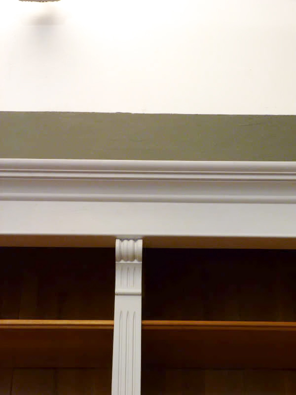 Massivholz Bücherregale nach Maß, Gründerzeitstil weiss lasiert