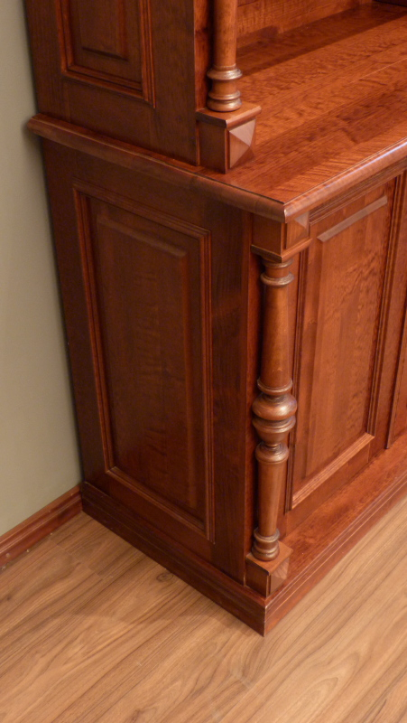 Massivholz Bücherregal mit Säulen und Leiter auch nach Maß