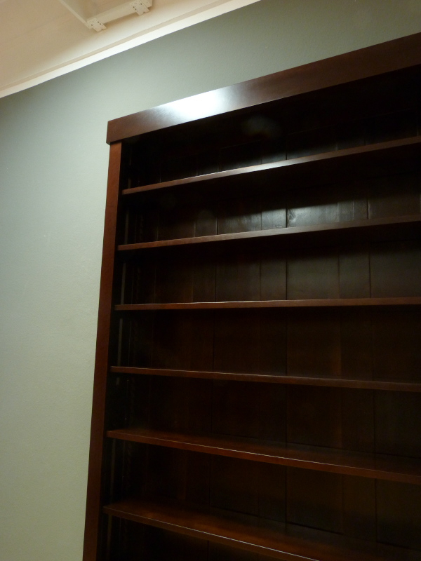 Massivholz Bücherregale nach Maß, Erle nussbaum gebeizt