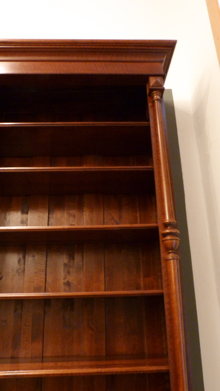 Massivholz Bücherregal mit Säulen und Leiter auch nach Maß