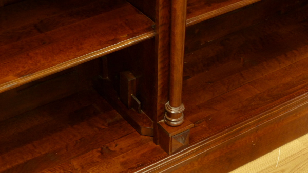 Massivholz Bücherregal mit Säulen und Leiter auch nach Maß