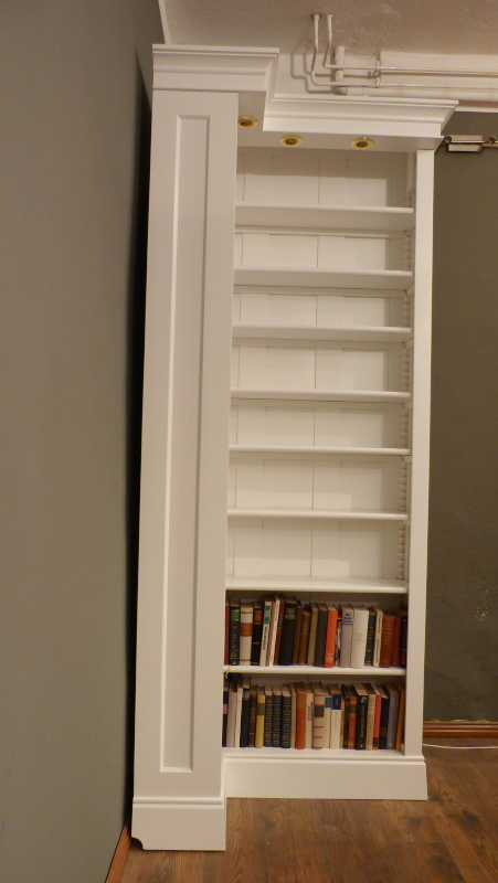 Schlichtes Eckregal mit Beleuchtung, massiv Erle weiß lasiert 1