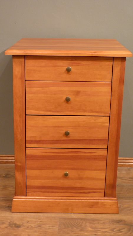 Vierschübige Massivholz Kommode, Kiefer gebeizt