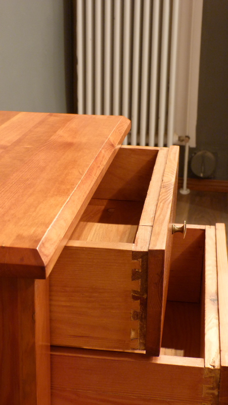 Vierschübige Massivholz Kommode, Kiefer gebeizt