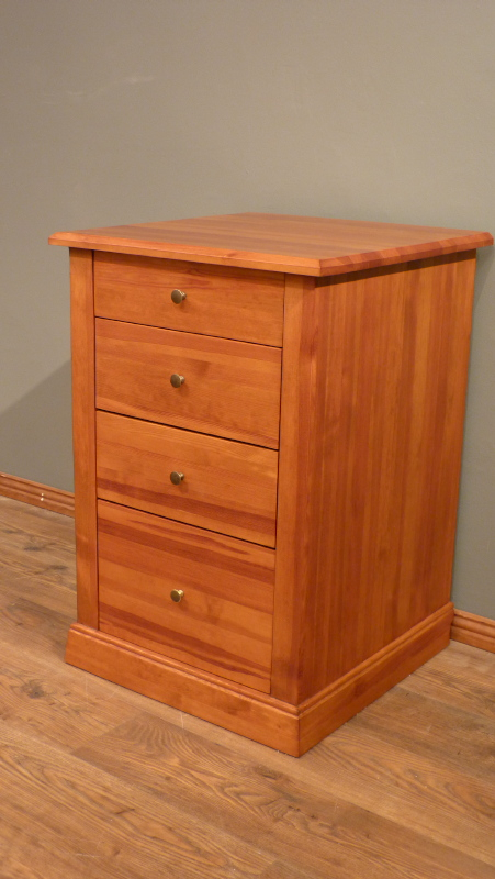 Vierschübige Massivholz Kommode, Kiefer gebeizt