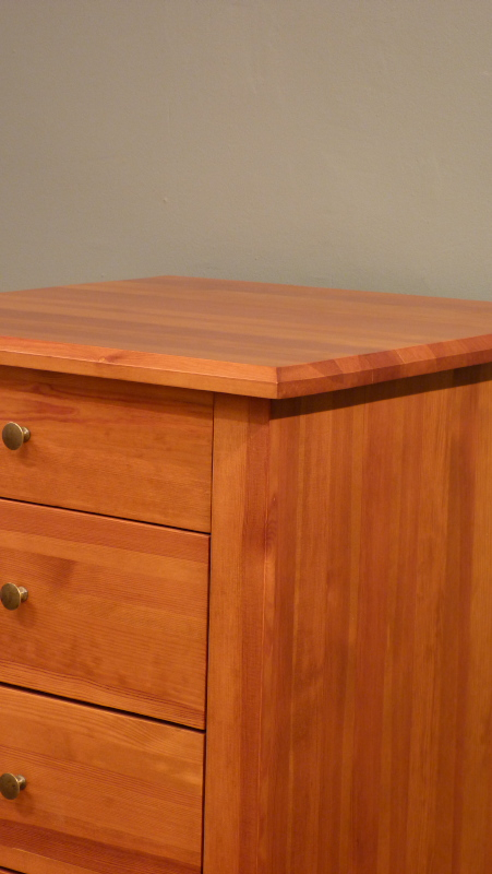 Vierschübige Massivholz Kommode, Kiefer gebeizt