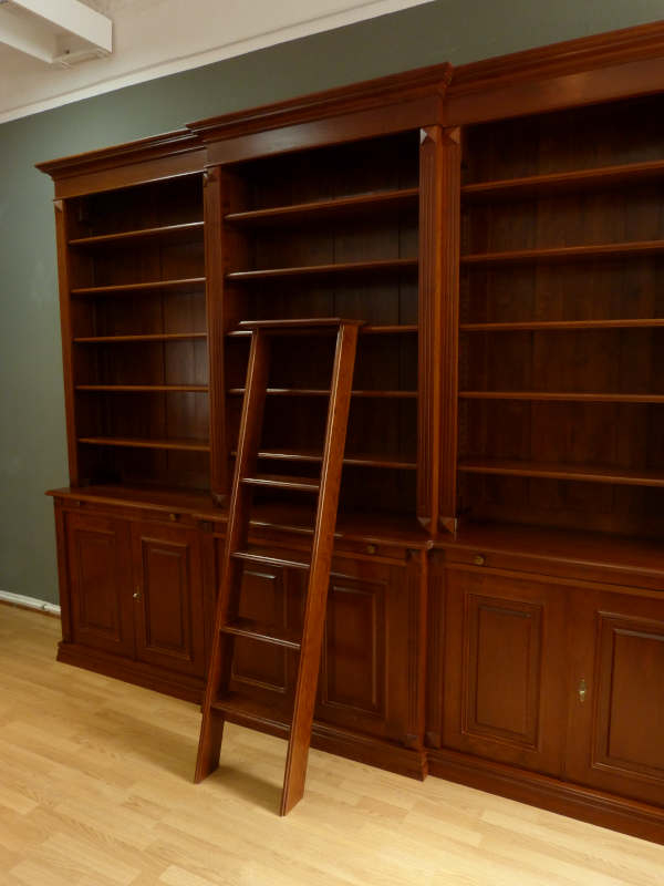 Bücherregal antik Bücherregal DREIER10 massiv Erle Nussbaum gebeizt