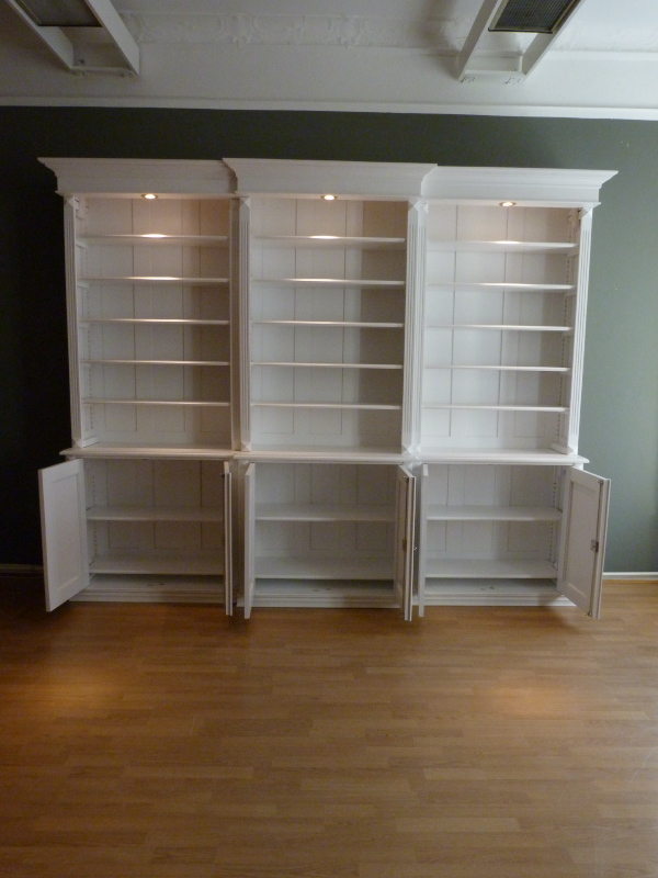 Bücherwand in weiß mit 6-türigem Schrank, Bücherregal in ...