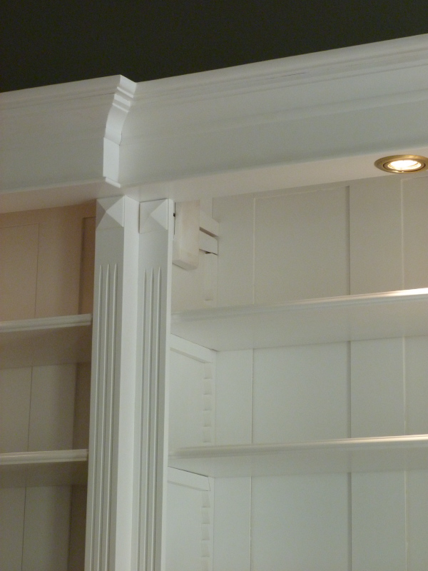 Bücherregale nach Maß, Klassisches Bücherregal mit Beleuchtung