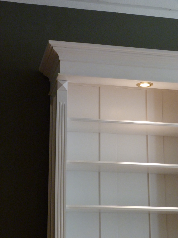 Bücherregale nach Maß, Klassisches Bücherregal mit Beleuchtung