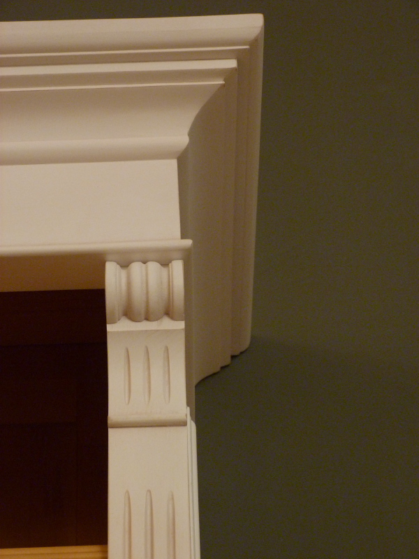 Bücherregal im Gründerzeitstil mit Schublade, Erle massiv, weiss lasiert