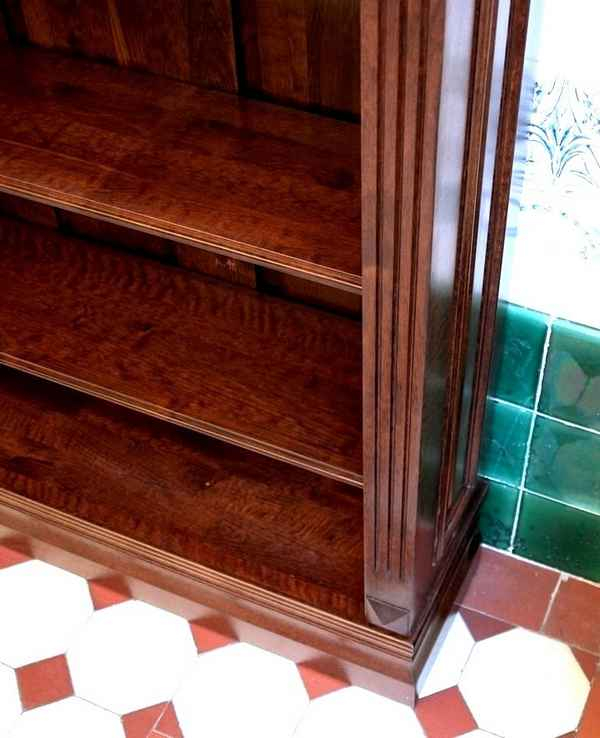 Sockel mit Blende der Bücherwand WAND9 - Bild 11