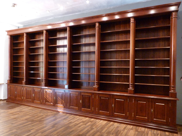 Bücherregale nach Maß, Massivholz Regal, monumentale Ausführung mit Säulen