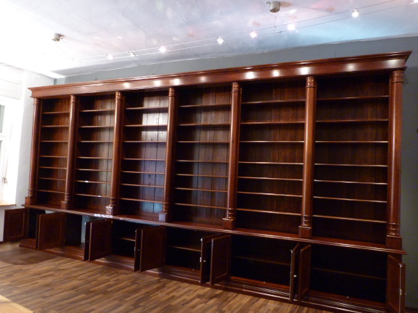 Bücherregale nach Maß, Massivholz Regal, monumentale Ausführung mit Säulen