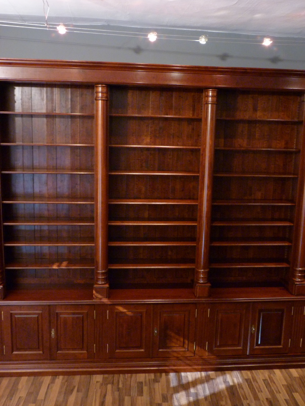 Bücherregale nach Maß, Massivholz Regal, monumentale Ausführung mit Säulen
