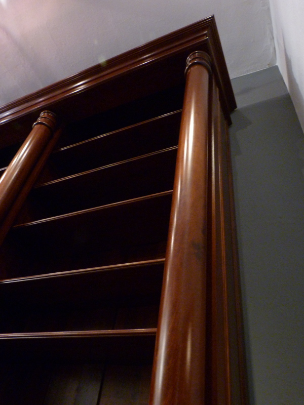 Bücherregale nach Maß, Massivholz Regal, monumentale Ausführung mit Säulen