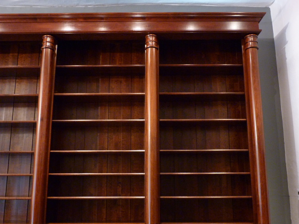 Bücherregale nach Maß, Massivholz Regal, monumentale Ausführung mit Säulen