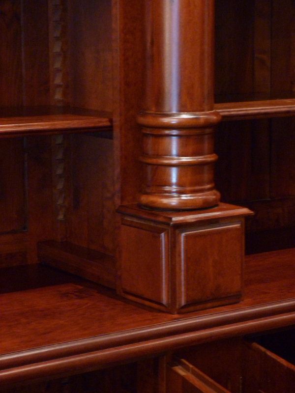 Bücherregale nach Maß, Massivholz Regal, monumentale Ausführung mit Säulen